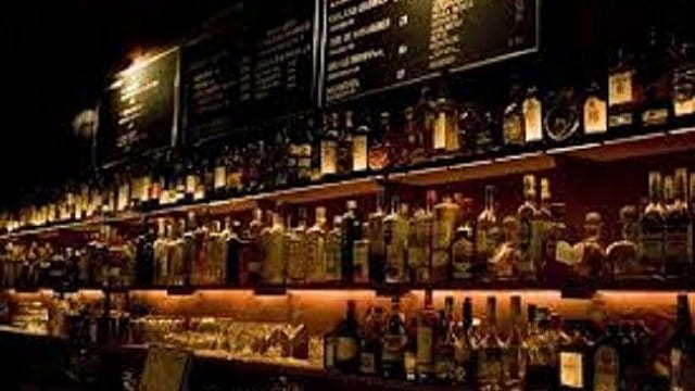 Bar 878